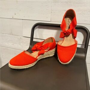 Lifestride red/orange Espadrilles size 9